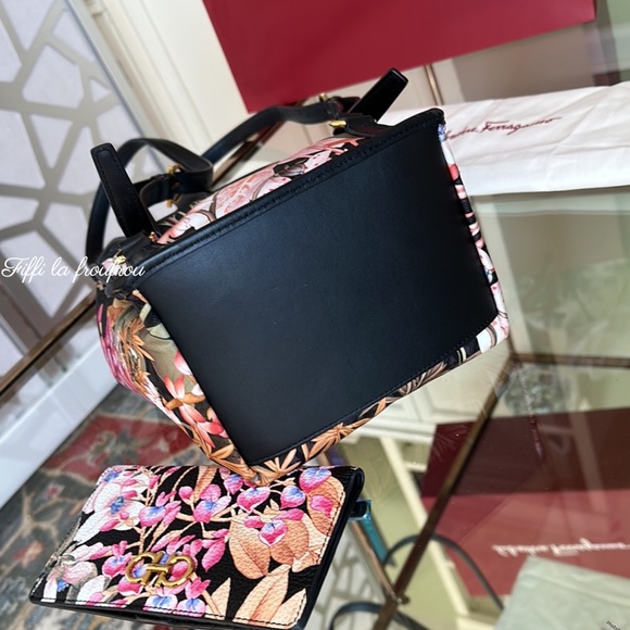 Authentic Salvatore Ferragamo wallet and backpack - Picture 11 of 16